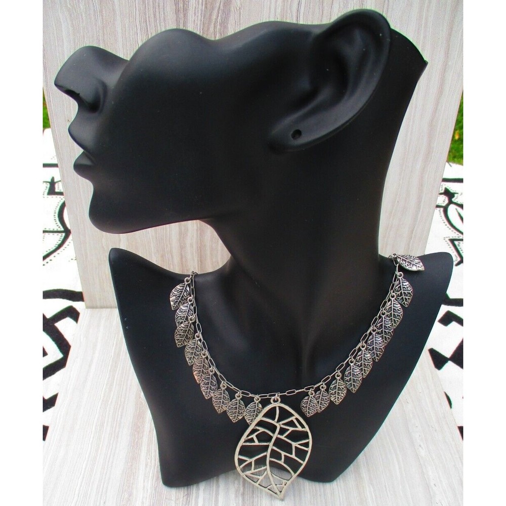 Jessica Simpson Matte Silver-Tone Leaf Necklace 16" - Picture 2 of 10